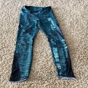 Under Armour compression leggings with mesh details NWOT